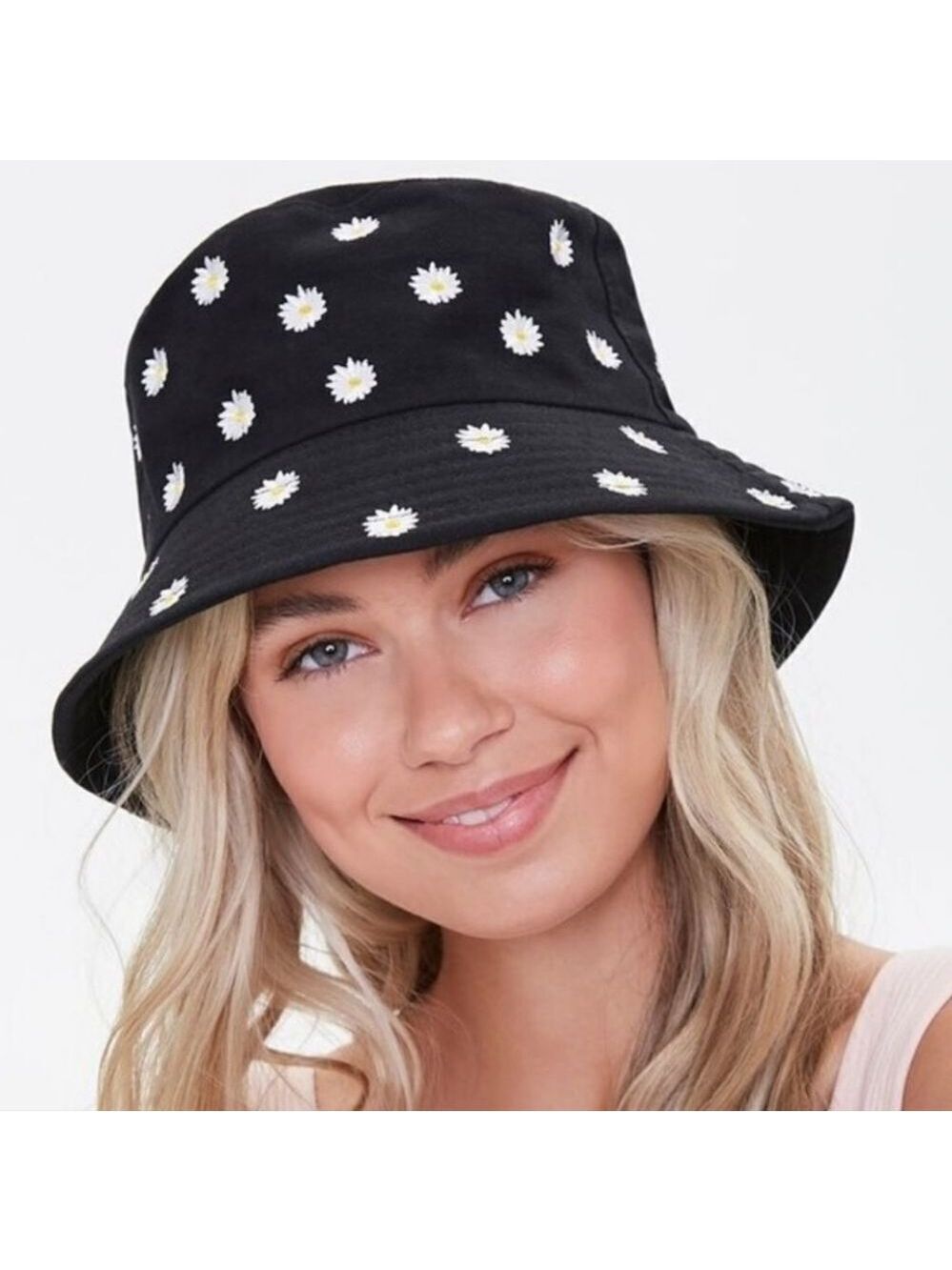 Alice & Olivia Daisy Reversible Bucket Hat Black and White Fashion Summer Hat